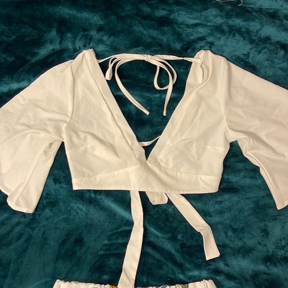 two piece, cute tropical style fit - Picture 3 of 3